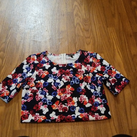 Express Crop Top - Picture 1 of 3